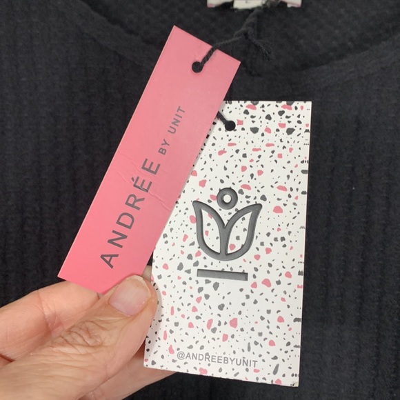 NWT Andree by Unit Blouse with sheer dot sleeves - Size Large - Picture 4 of 7